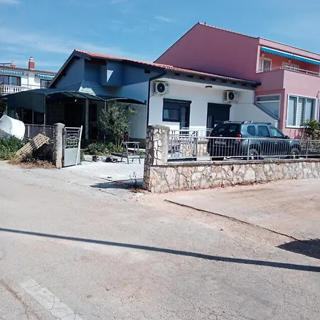 Kuca Macut * Vodice